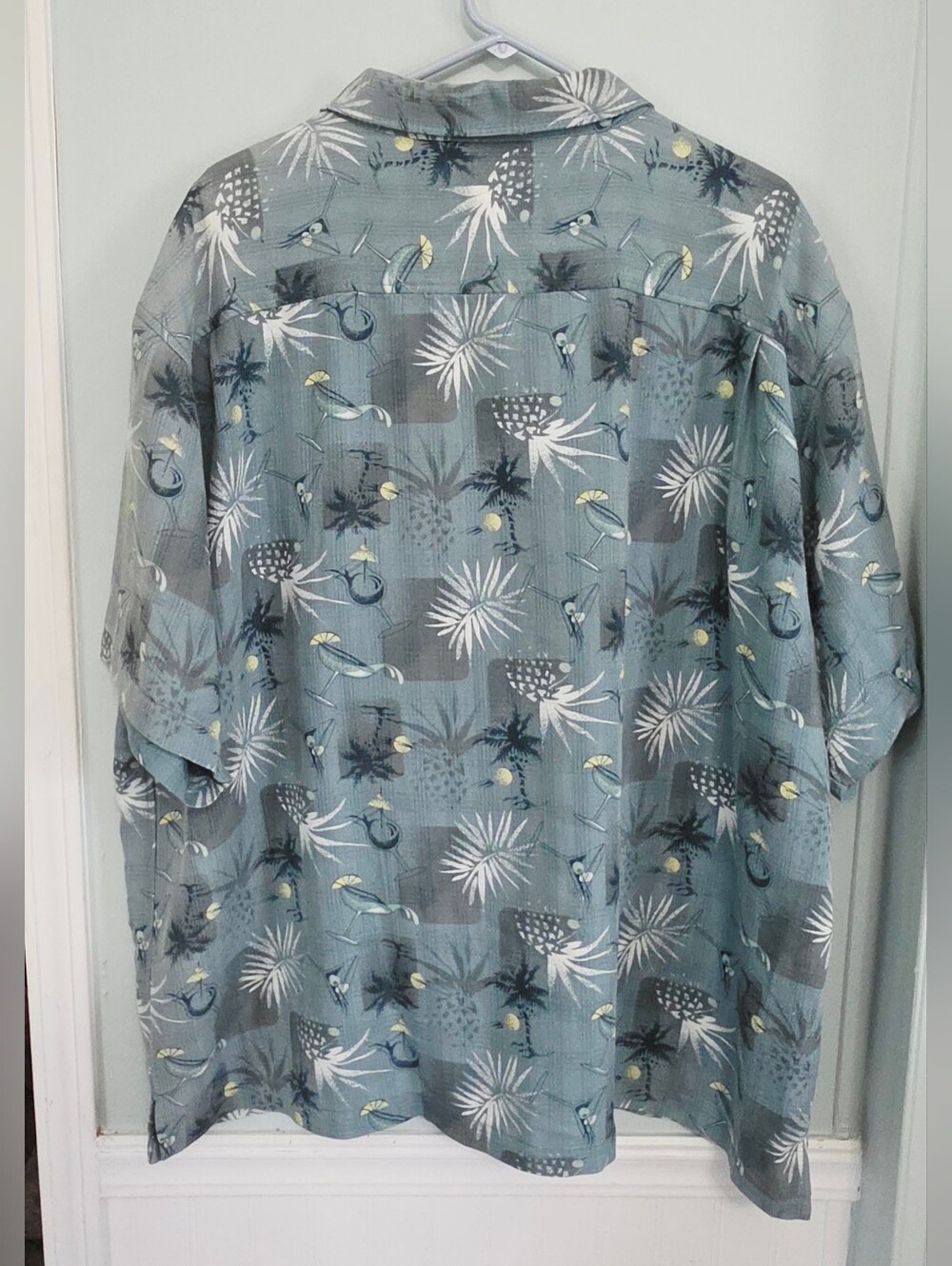๐๐
ฐ๐
ป๐
ด โขOutback Rider Tropical Button Down - Picture 3 of 4